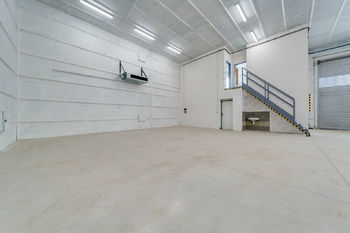 Pronájem skladovacích prostor 364 m², Skorkov