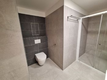 Koupelna - Pronájem bytu 2+kk v osobním vlastnictví 61 m², Vyškov