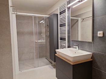 Koupelna - Pronájem bytu 2+kk v osobním vlastnictví 61 m², Vyškov