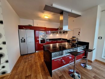 Obývací pokoj s kuchyňským koutem  - Pronájem bytu 4+kk v osobním vlastnictví 206 m², Vyškov