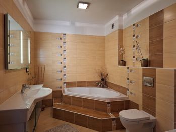 Koupelna  - Pronájem bytu 4+kk v osobním vlastnictví 206 m², Vyškov