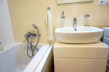 Koupelna s vanou - Pronájem bytu 3+kk v osobním vlastnictví 62 m², Brno