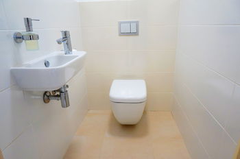 Samostatné WC s umyvadlem - Pronájem bytu 3+kk v osobním vlastnictví 62 m², Brno
