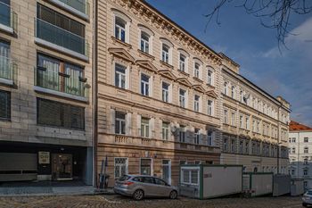 Prodej bytu 1+kk v osobním vlastnictví 40 m², Praha 5 - Smíchov