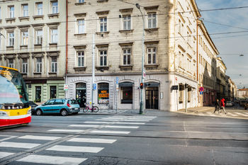Prodej nájemního domu 857 m², Praha 5 - Smíchov (