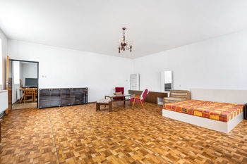 Pokoj 4 - Prodej domu 300 m², Hatín