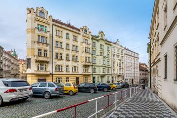 Pohled na blok - Pronájem bytu 3+kk v osobním vlastnictví 77 m², Praha 2 - Nové Město