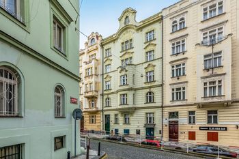 Pohled na dům - Pronájem bytu 3+kk v osobním vlastnictví 77 m², Praha 2 - Nové Město