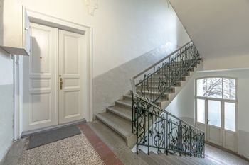 Vnitřní prostory domu - Pronájem bytu 3+kk v osobním vlastnictví 77 m², Praha 2 - Nové Město