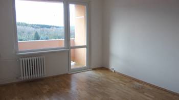 obývací pokoj s vstupem na velkou lodžii - Pronájem bytu 2+1 v osobním vlastnictví 62 m², Říčany