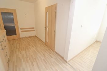 Hala bytu - Pronájem bytu 3+1 v osobním vlastnictví 74 m², Strakonice