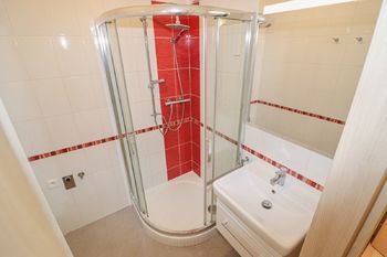 Koupelna - Pronájem bytu 3+1 v osobním vlastnictví 74 m², Strakonice