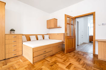 pokoj - Prodej bytu 1+1 v osobním vlastnictví 44 m², České Budějovice