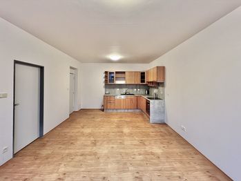 Obývací pokoj s kuchyňským koutem - Pronájem bytu 2+kk v osobním vlastnictví, Benešov