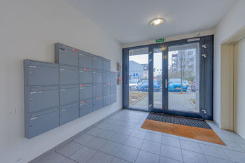 Pronájem bytu 1+kk v družstevním vlastnictví 37 m², Praha 4 - Modřany