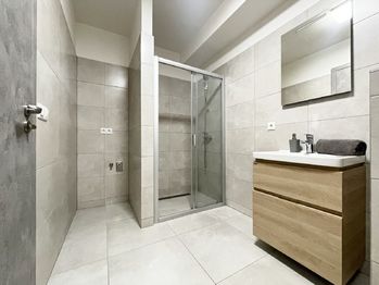 koupelna s WC - Pronájem bytu 2+kk v osobním vlastnictví 60 m², České Budějovice