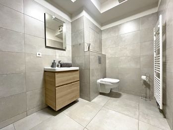 koupelna s WC - Pronájem bytu 2+kk v osobním vlastnictví 60 m², České Budějovice