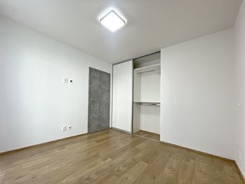 ložnice s vestav. skříní - Pronájem bytu 2+kk v osobním vlastnictví 60 m², České Budějovice