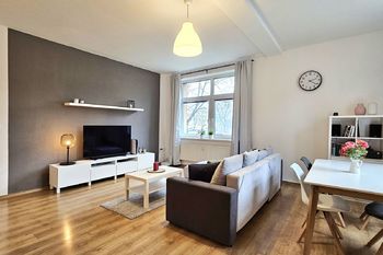 obývací pokoj - Pronájem bytu 2+kk v osobním vlastnictví, Milovice 