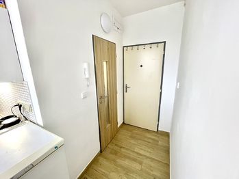 Chodba/vstup do bytu - Prodej bytu 1+1 v osobním vlastnictví 33 m², Strakonice