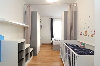 Ložnice - Prodej bytu 3+kk v osobním vlastnictví 61 m², Milovice