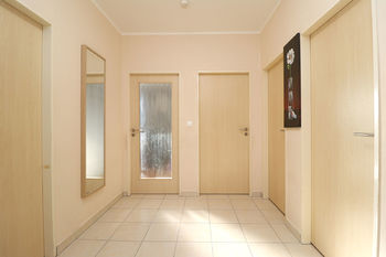 Chodba - Prodej bytu 3+kk v osobním vlastnictví 61 m², Milovice