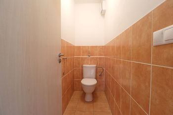 WC - Prodej bytu 3+kk v osobním vlastnictví 61 m², Milovice