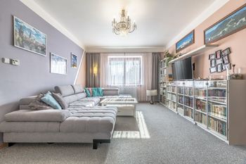 Obývací pokoj 2 - Prodej domu 181 m², Tachlovice