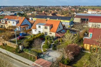 Dron - pohled na sousedství - Prodej domu 181 m², Tachlovice