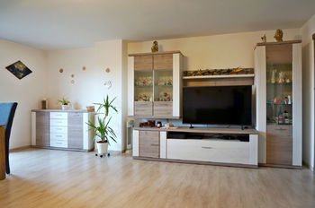 Obývací pokoj 32 m2 s lodžií 5,6 m2  - Prodej domu 229 m², Radslavice