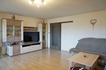 Obývací pokoj 32 m2 s lodžií 5,6 m2 - Prodej domu 229 m², Radslavice
