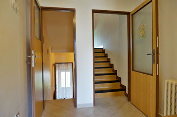 Chodba, schodiště na zahradu a do 2.NP - Prodej domu 229 m², Radslavice