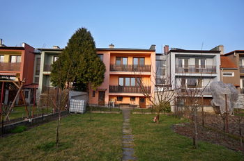 Pohled na dům ze zahrady - Prodej domu 229 m², Radslavice