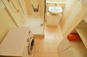 koupelna - Pronájem bytu 2+kk v osobním vlastnictví 59 m², Praha 8 - Bohnice