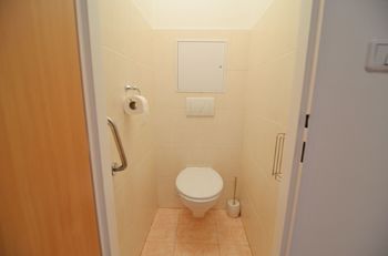 samostatné WC - Pronájem bytu 2+kk v osobním vlastnictví 59 m², Praha 8 - Bohnice
