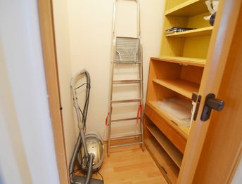 praktická komora v bytě - Pronájem bytu 2+kk v osobním vlastnictví 59 m², Praha 8 - Bohnice