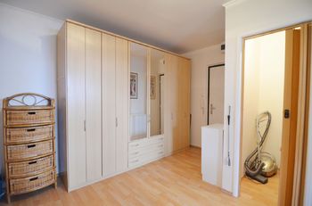 dostatek úložných prostor - Pronájem bytu 2+kk v osobním vlastnictví 59 m², Praha 8 - Bohnice