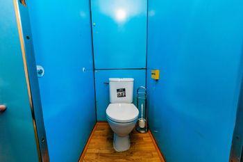 Samotatná toaleta - Prodej bytu 3+1 v osobním vlastnictví, Praha 9 - Střížkov