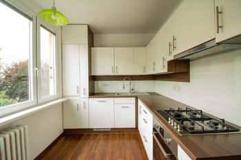 kuchyň - Pronájem bytu 3+1 v osobním vlastnictví 77 m², Hradec Králové
