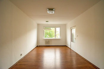 obývací pokoj - Pronájem bytu 3+1 v osobním vlastnictví 77 m², Hradec Králové