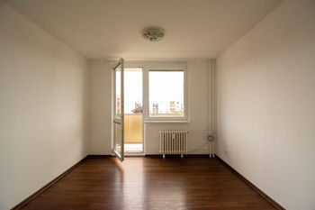 pokoj s lodžií - Pronájem bytu 3+1 v osobním vlastnictví 77 m², Hradec Králové
