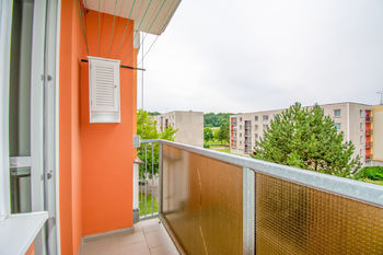 lodžie - Pronájem bytu 3+1 v osobním vlastnictví 77 m², Hradec Králové