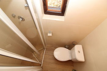 WC se sprchovým koutem - Prodej chaty / chalupy 68 m², Slapy