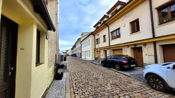 pohled na řadový rodinný dům - Pronájem domu 155 m², Praha 6 - Břevnov 