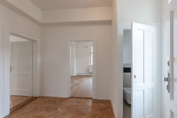 Spojovací chodba - Pronájem bytu v osobním vlastnictví 13 m², Praha 8 - Libeň