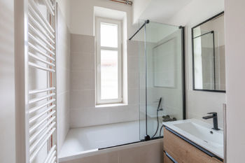 Koupelna - Pronájem bytu v osobním vlastnictví 13 m², Praha 8 - Libeň