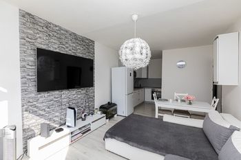 Obývací pokoj - Prodej bytu 2+kk v osobním vlastnictví, Litoměřice