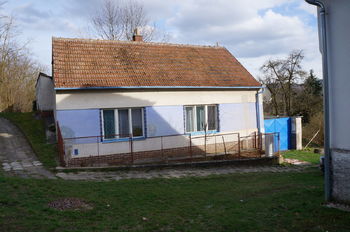 Fotka venku - před domem - Prodej domu 46 m², Ivančice