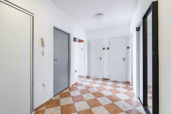 Prodej bytu 3+1 v osobním vlastnictví 72 m², Praha 6 - Břevnov