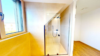 koupelna B - patro - Prodej domu 175 m², Pardubice